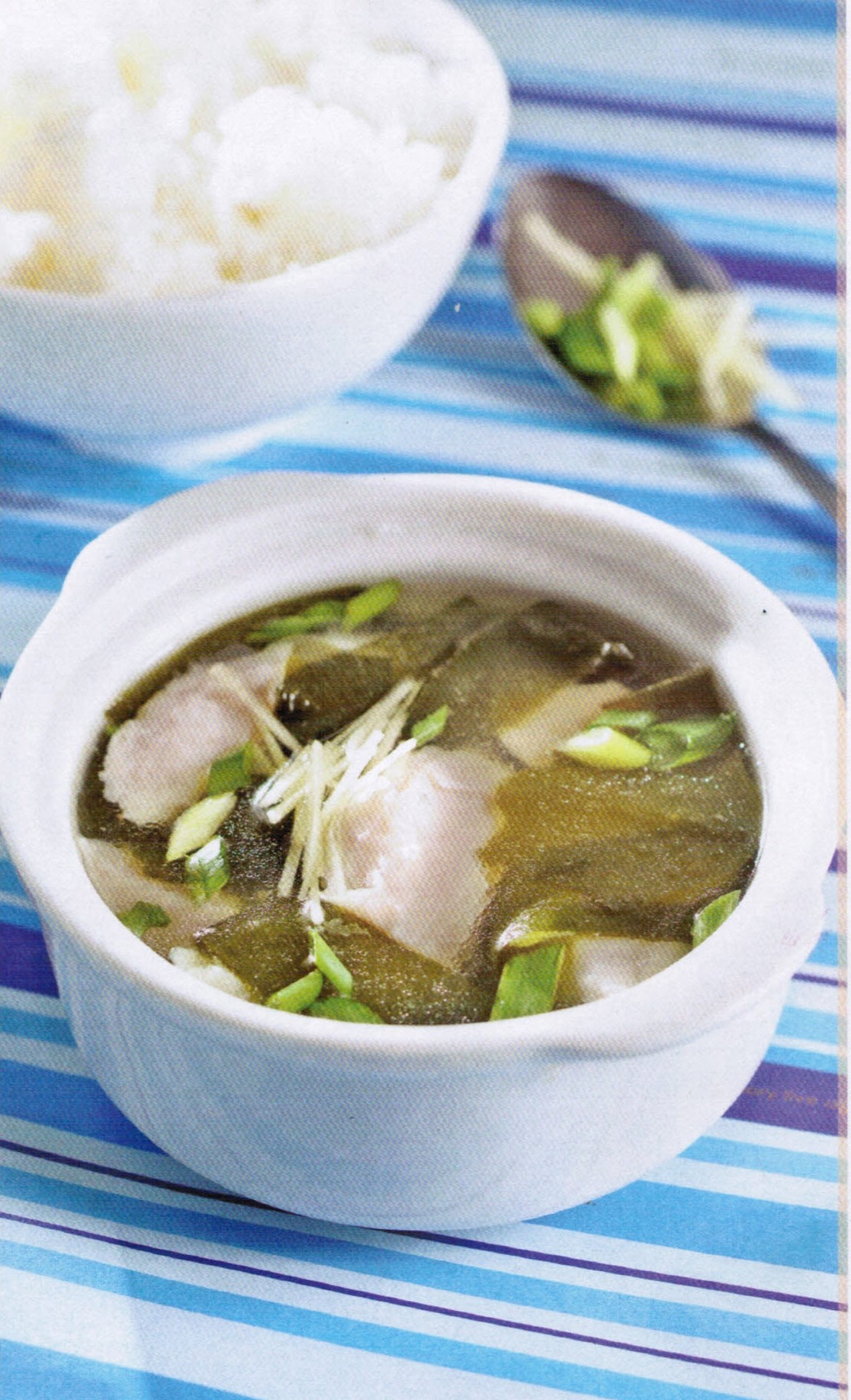 Canh rong biển giò sống