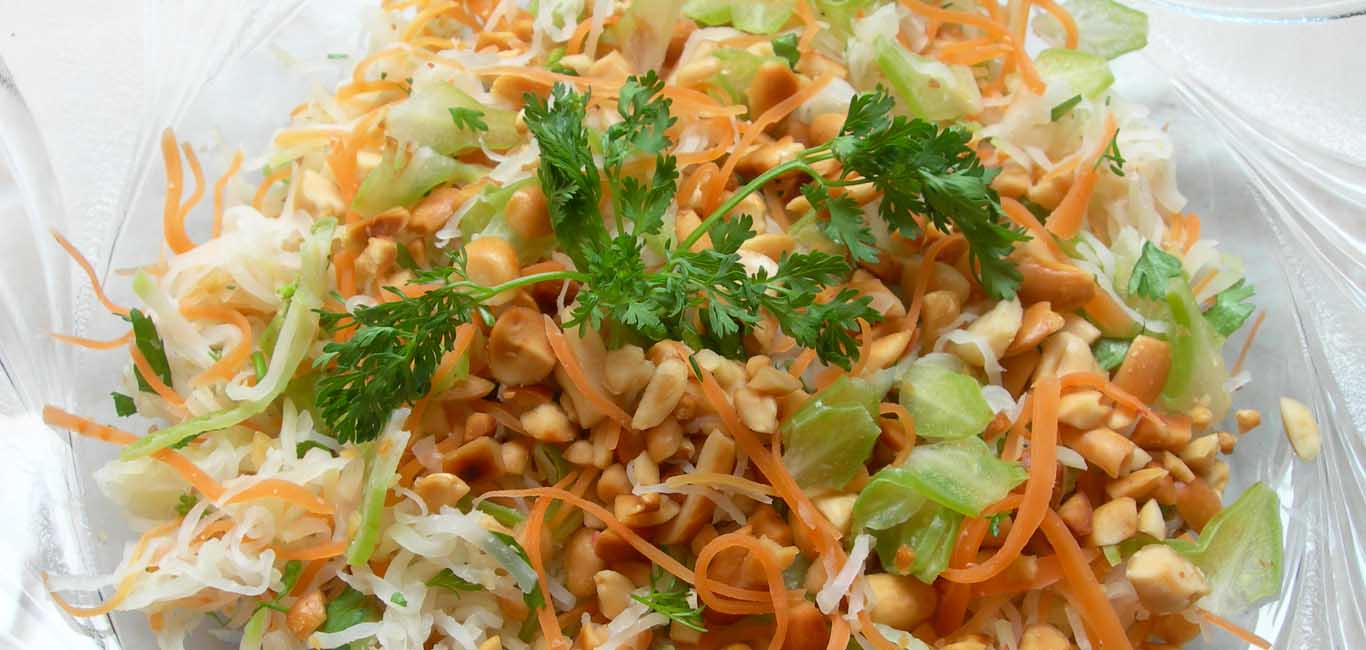 Gỏi su hào chả lụa