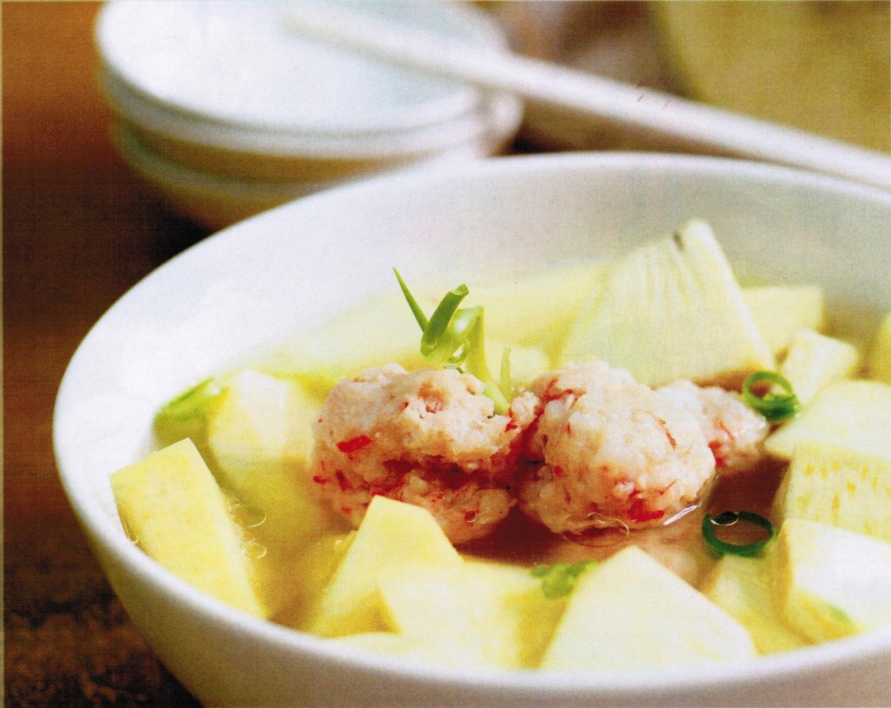 Sa-kê nấu tôm viên